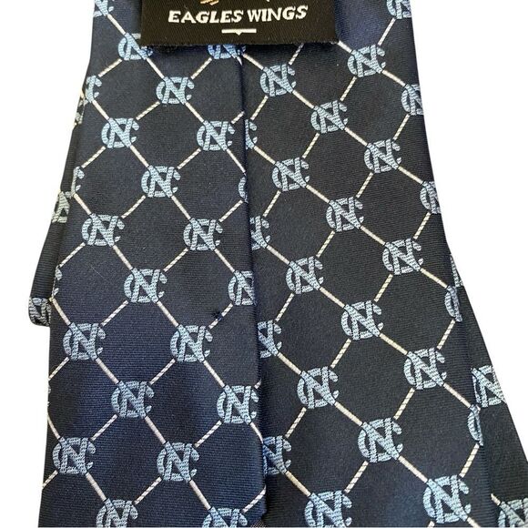Eagles Wings Men's 100% Silk NC Tarheels Blue Patterned Tie - Picture 4 of 5